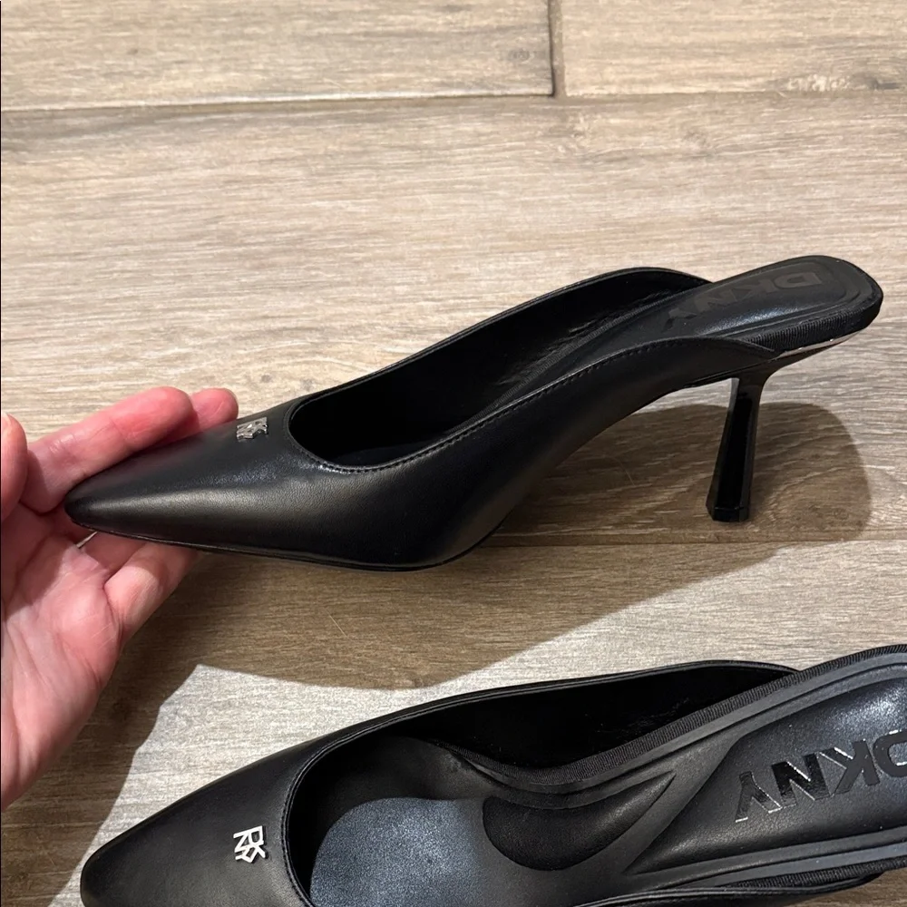 New DKNY Netta Black Pointed Toe Pump Sz 6 M - Picture 12 of 15